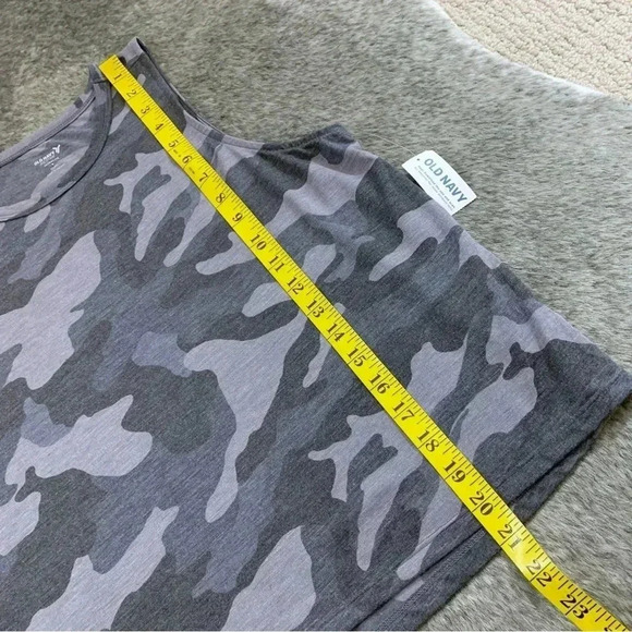 NWT Old Navy Active Camo Top - Picture 8 of 9
